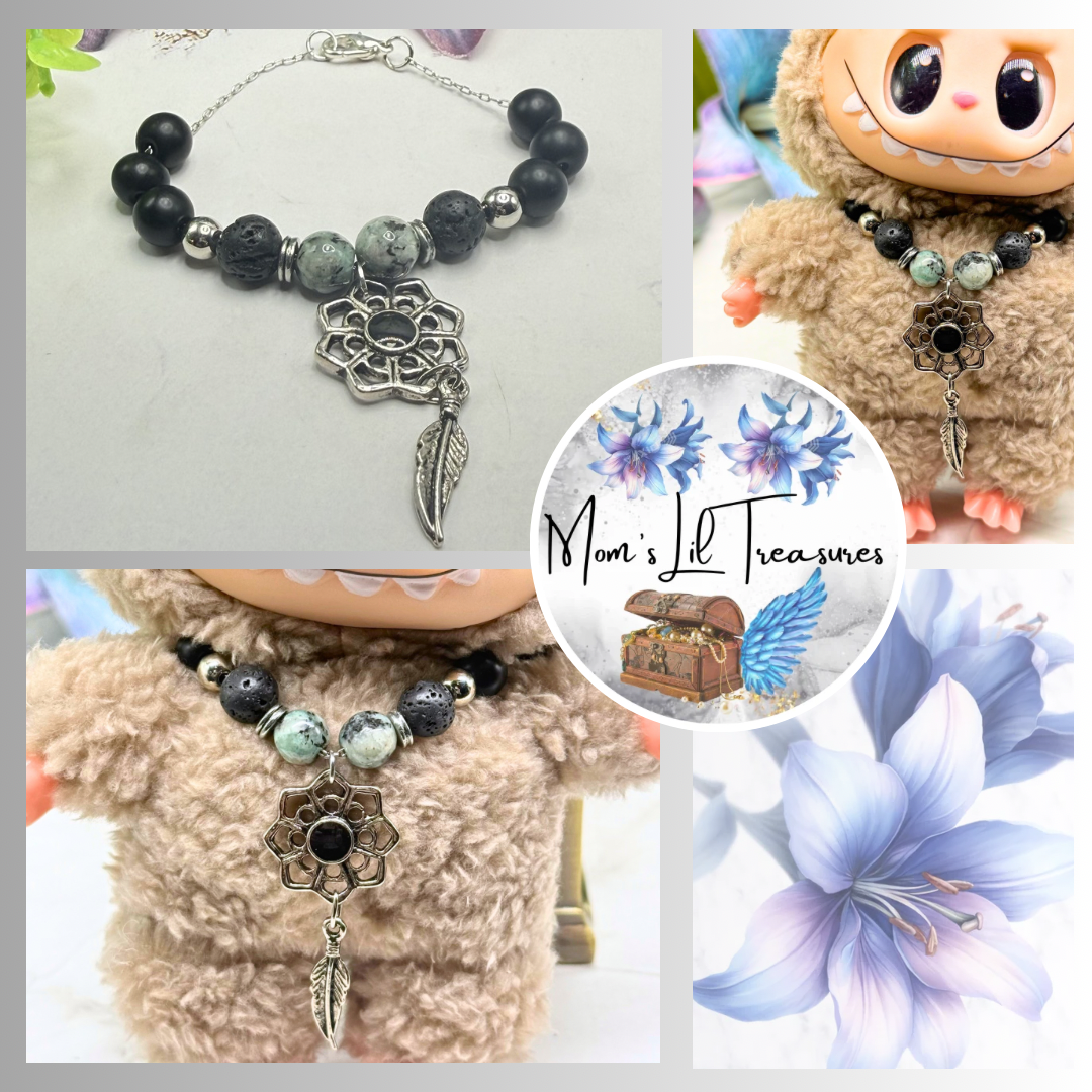 ✨Handmade Jewelry Designed to fit popular 17 to 20 cm (6 to 7 inch) Plushie Labubu Monster Dolls: add a stylish touch to your favorite plushie! ✨

Lotus Flower Pendant Feather Charm - Black Silver and Green Speckle Beaded Necklace