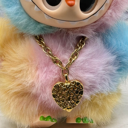 ✨Handmade Jewelry Designed to fit popular 17 to 20 cm (6 to 7 inch) Plushie Labubu Monster Dolls: add a stylish touch to your favorite plushie! ✨

Mini Heart Pattern Chunky Heart Pendant Gold Chain Necklace