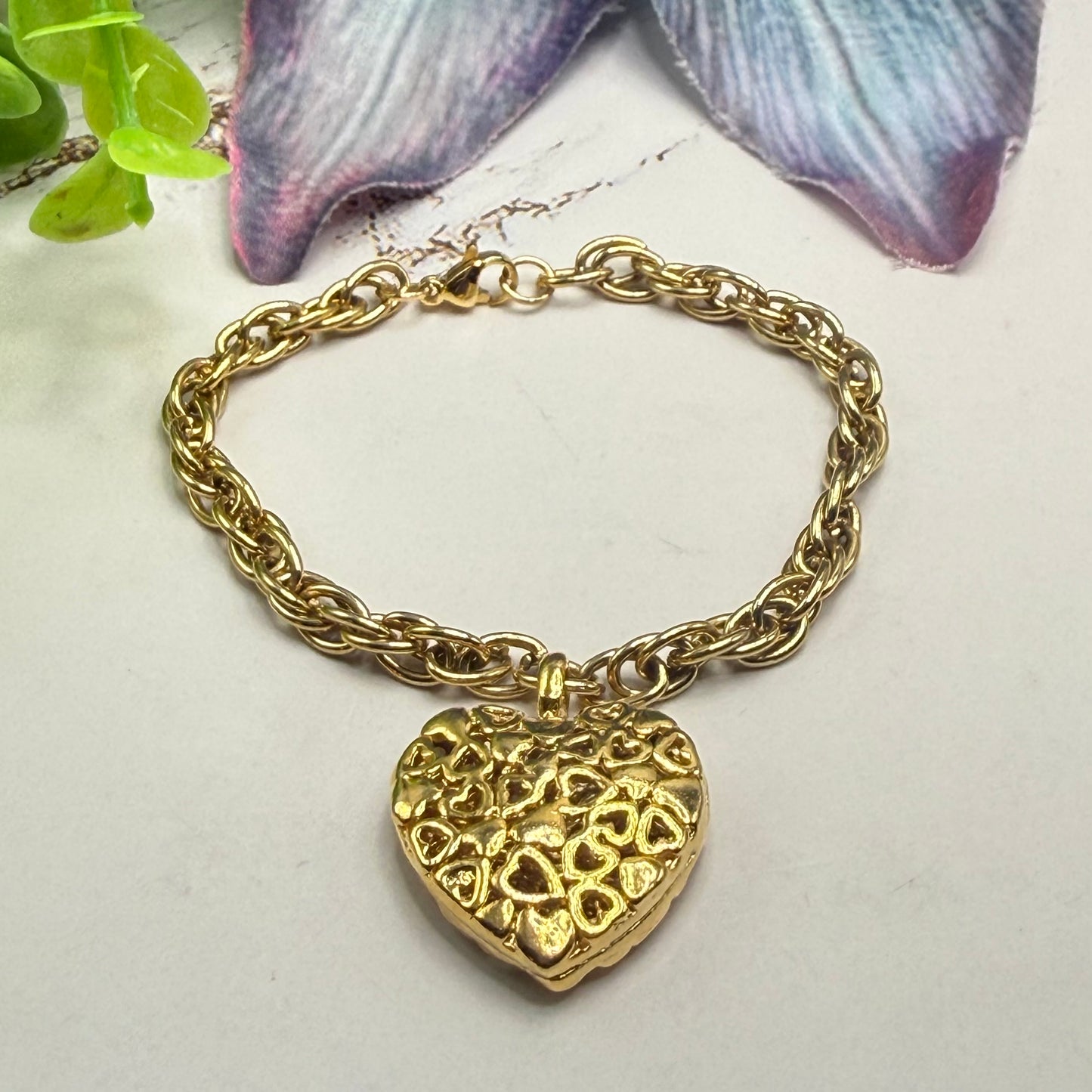 ✨Handmade Jewelry Designed to fit popular 17 to 20 cm (6 to 7 inch) Plushie Labubu Monster Dolls: add a stylish touch to your favorite plushie! ✨

Mini Heart Pattern Chunky Heart Pendant Gold Chain Necklace