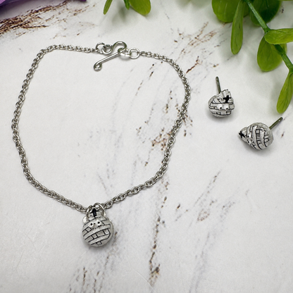 Handmade Doll Jewelry Designed to Fit popular 14 Inch Fashion Dolls: add some “Spooky Halloween 🎃” style to your favorite doll! Mummy Halloween Doll Necklace and Earrings Set