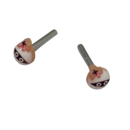 ✨Handmade Post Doll Earrings (Only fit 2mm drilled pierced ears) Designed to Fit popular 18 Inch Fashion Dolls: add some “Spooky Halloween 🎃” style to your favorite doll!✨

Cute Halloween Mummy post stud doll earrings • 2mm silver post.