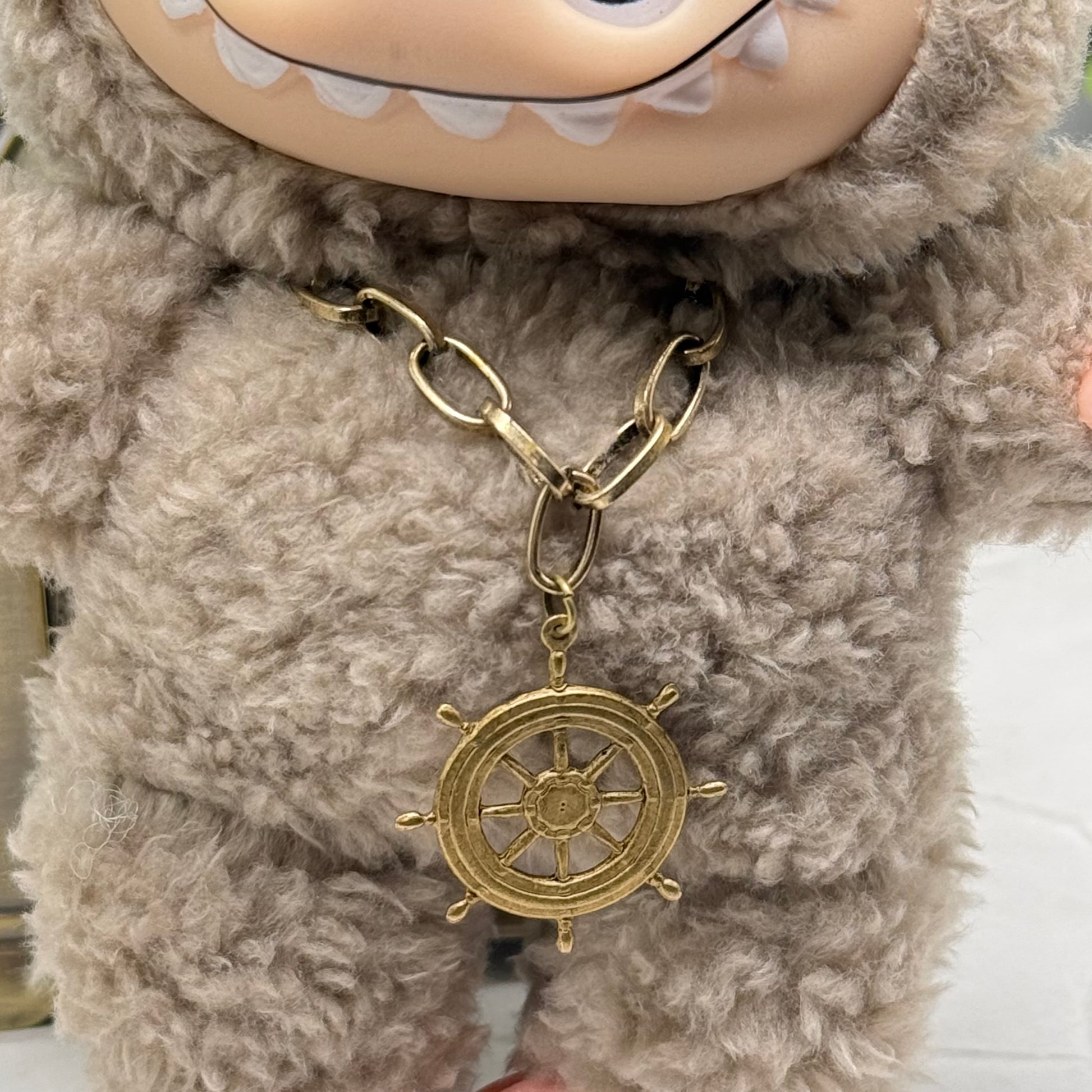 ✨Handmade Jewelry Designed to fit popular 17 to 20 cm (6 to 7 inch) Plushie Labubu Monster Dolls: add a stylish touch to your favorite plushie! ✨

Nautical Ship Wheel Pendant Bronze Necklace