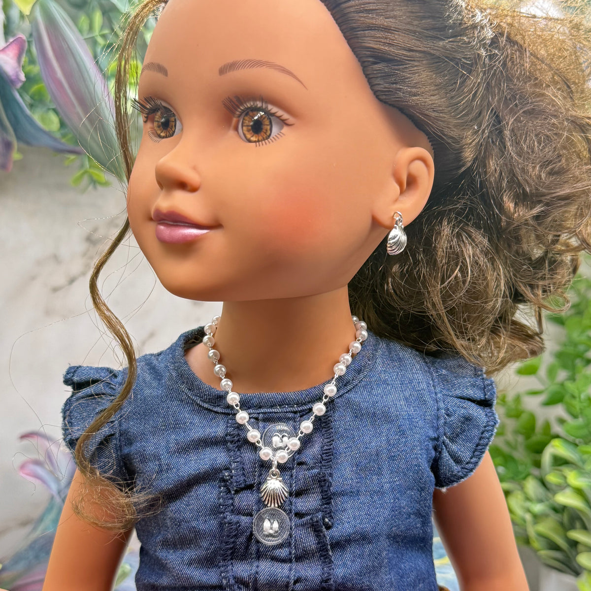 ✨Handmade Doll Jewelry Designed to Fit popular 18 Inch Fashion Dolls: add a little “Summer Fun ☀️ Beachy Style 🏝️” to your favorite doll!✨

Pearl Beaded Silver Shell Charm Doll Necklace & Earrings Set