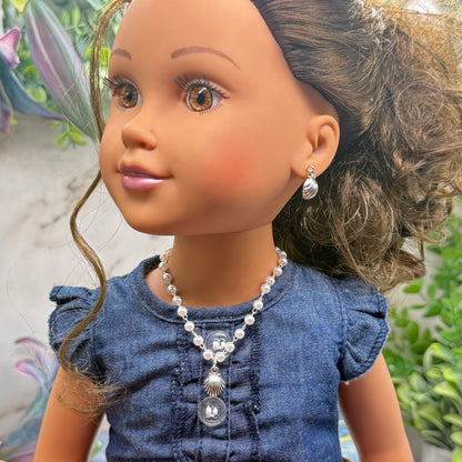 ✨Handmade Doll Jewelry Designed to Fit popular 18 Inch Fashion Dolls: add a little “Summer Fun ☀️ Beachy Style 🏝️” to your favorite doll!✨

Pearl Beaded Silver Shell Charm Doll Necklace & Earrings Set