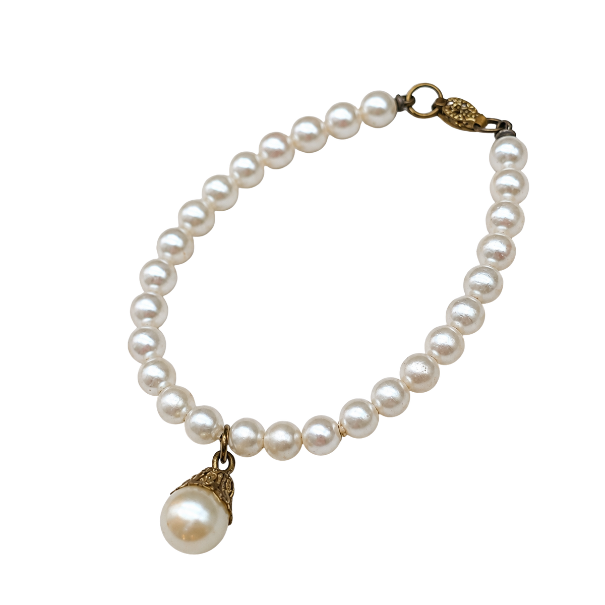 Handmade Doll Jewelry Designed to Fit popular 18-22 Inch Vintage Fashion Dolls: add a stylish touch to your favorite doll!
Pearl doll necklace with a large pearl drop pendant