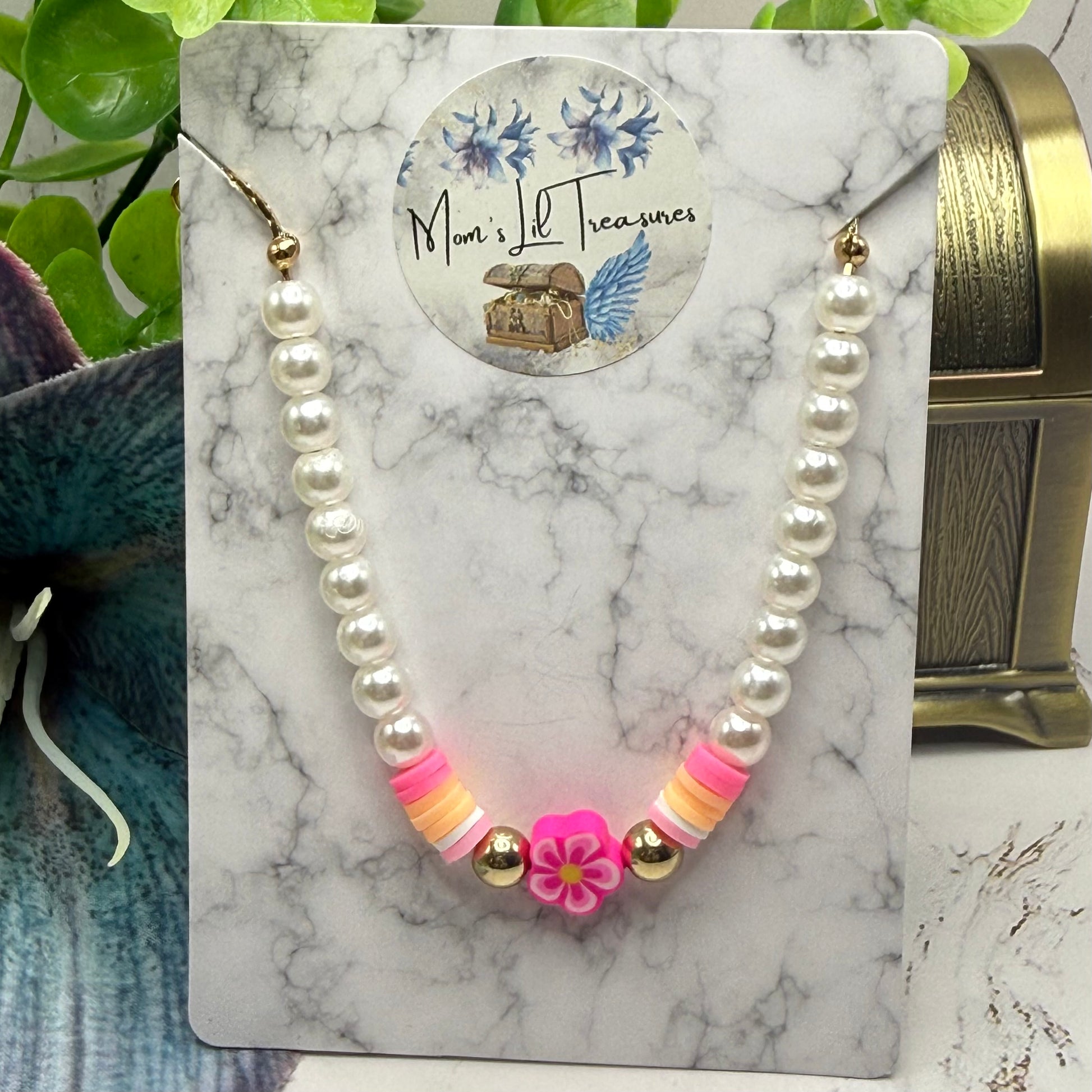 ✨Handmade Doll Jewelry Designed to Fit popular 18 Inch Fashion Dolls: add a little “Summer Fun ☀️ Beachy Style 🏝️” to your favorite doll!✨

Pink Flower Pearl Beaded Beach Hawaiian Style Doll Necklace