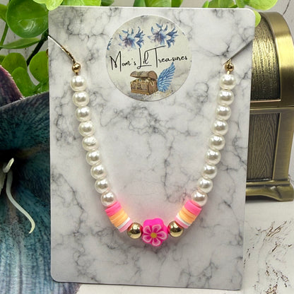 ✨Handmade Doll Jewelry Designed to Fit popular 18 Inch Fashion Dolls: add a little “Summer Fun ☀️ Beachy Style 🏝️” to your favorite doll!✨

Pink Flower Pearl Beaded Beach Hawaiian Style Doll Necklace