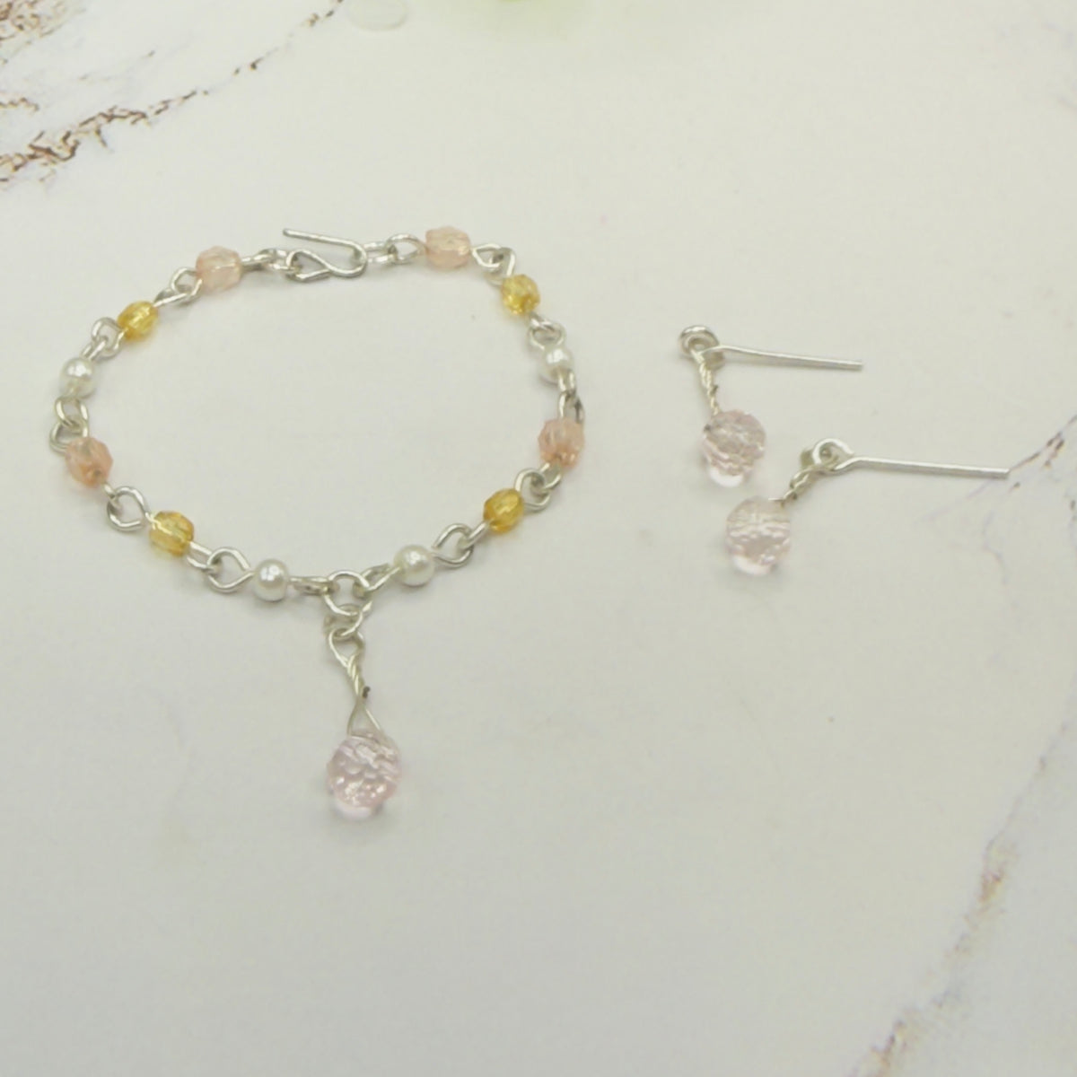 ✨ Handmade Doll Jewelry Designed to Fit popular 14 Inch Fashion Dolls: add a stylish touch to your favorite doll!✨

Pink Yellow Pearl Beaded Doll Necklace & Earrings
