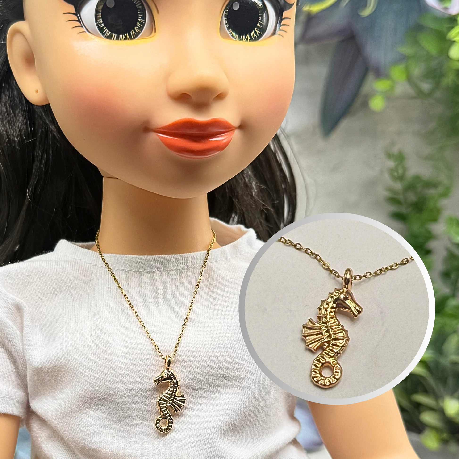 ✨Handmade Doll Jewelry Designed to Fit popular 18 Inch Fashion Dolls: add a little “Summer Fun ☀️ Beachy Style 🏝️” to your favorite doll!✨

Seahorse Charm Gold Chain Doll Necklace
