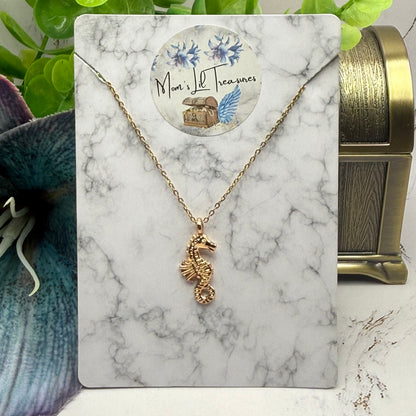 ✨Handmade Doll Jewelry Designed to Fit popular 18 Inch Fashion Dolls: add a little “Summer Fun ☀️ Beachy Style 🏝️” to your favorite doll!✨

Seahorse Charm Gold Chain Doll Necklace