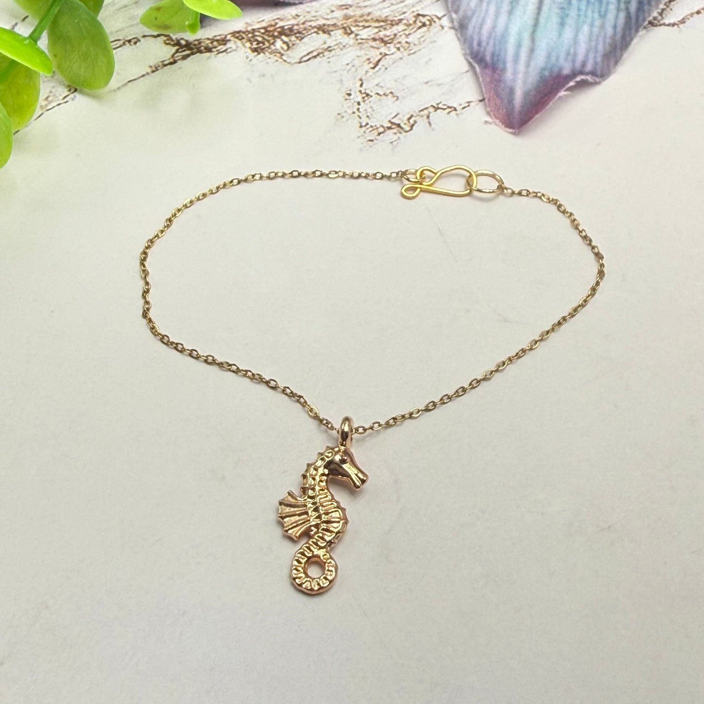 ✨Handmade Doll Jewelry Designed to Fit popular 18 Inch Fashion Dolls: add a little “Summer Fun ☀️ Beachy Style 🏝️” to your favorite doll!✨

Seahorse Charm Gold Chain Doll Necklace