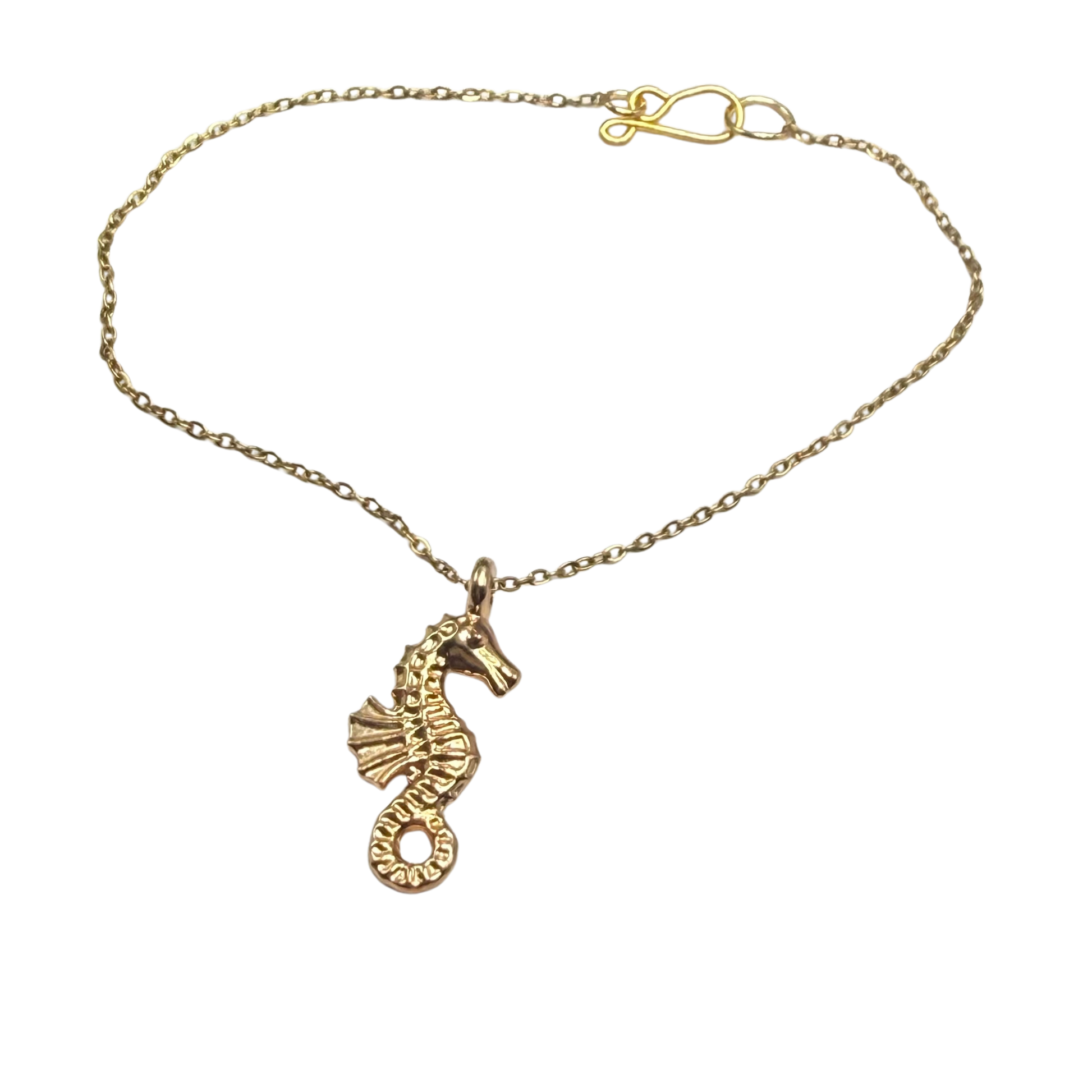 ✨Handmade Doll Jewelry Designed to Fit popular 18 Inch Fashion Dolls: add a little “Summer Fun ☀️ Beachy Style 🏝️” to your favorite doll!✨

Seahorse Charm Gold Chain Doll Necklace
