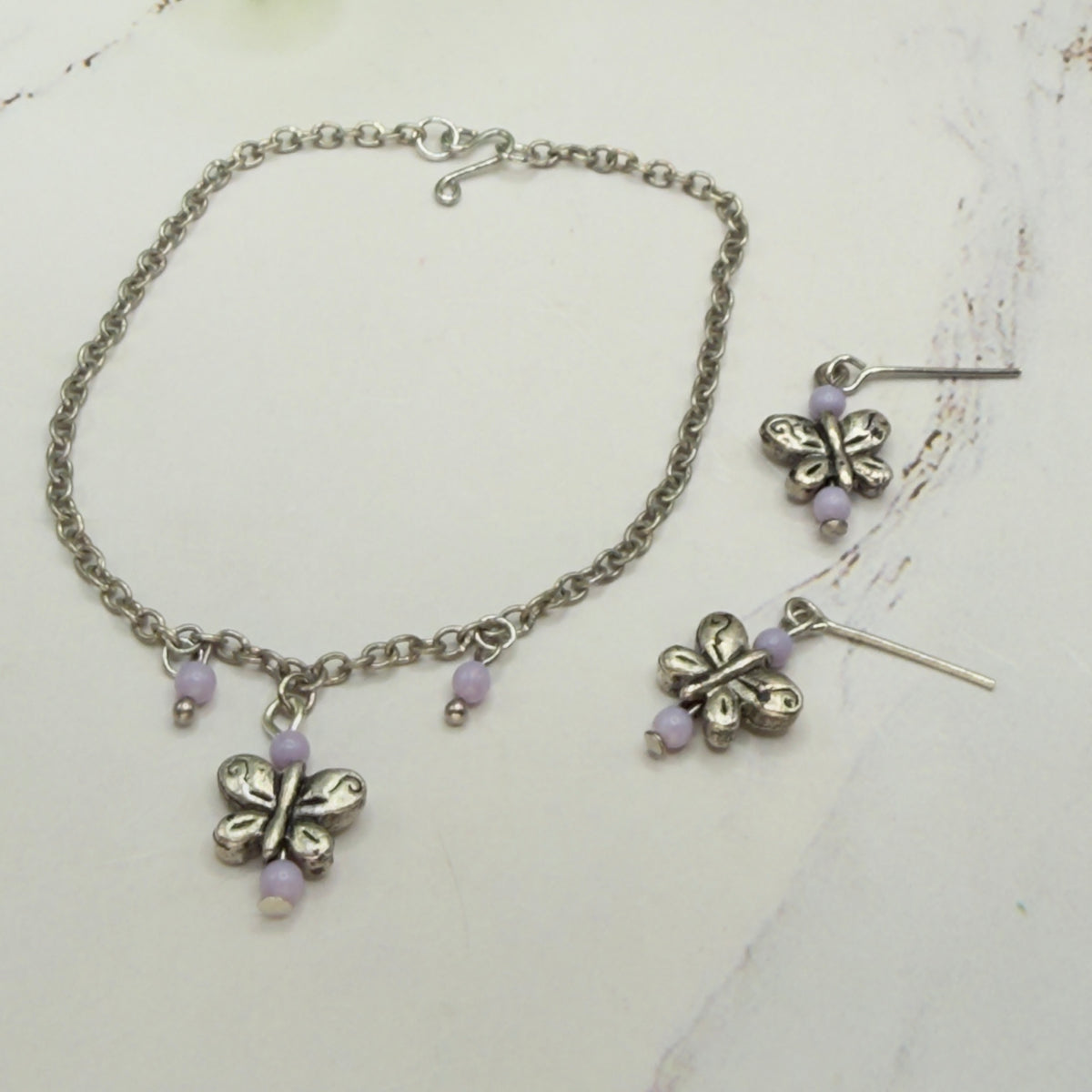✨Handmade Doll Jewelry Designed to Fit popular 18 Inch Fashion Dolls: add “Spring Style 🌸” to your favorite doll!✨

Silver Butterfly Light Purple Bead Accent Charm Doll Necklace & Earrings 