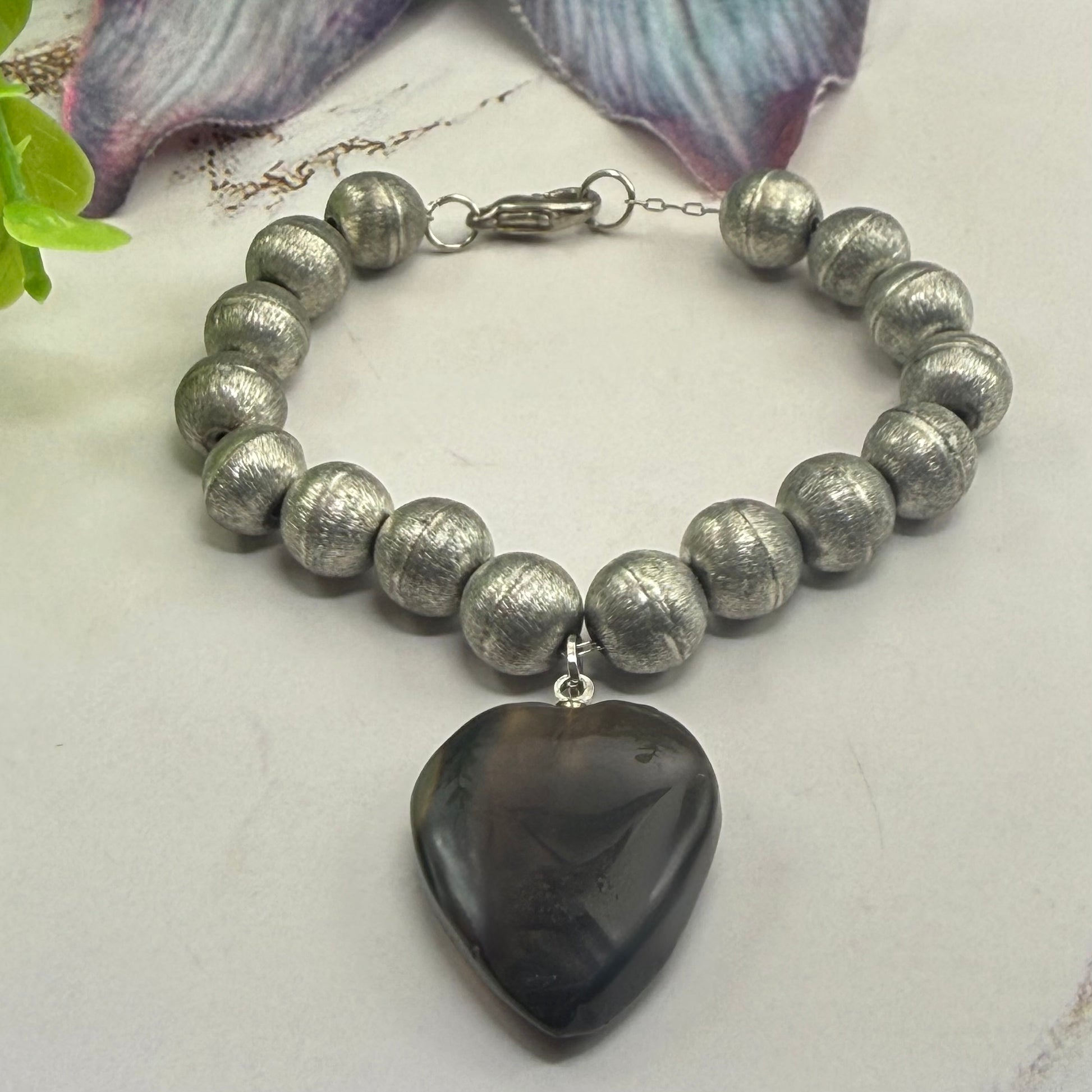 ✨Handmade Jewelry Designed to fit popular 17 to 20 cm (6 to 7 inch) Plushie Labubu Monster Dolls: add a stylish touch to your favorite plushie! ✨

Silver Metal Beaded Brown Glass Heart Charm Necklace
