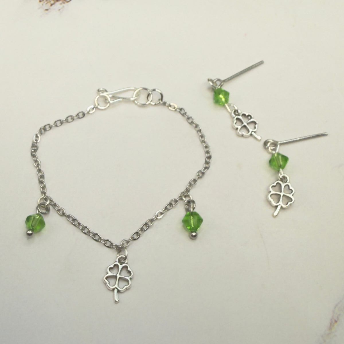  Handmade Doll Jewelry Designed to Fit popular 14 Inch Fashion Dolls: add a stylish lucky Irish touch to your favorite doll!✨

Silver Shamrock Charms Green Crystal Dangles Doll Necklace & Earrings