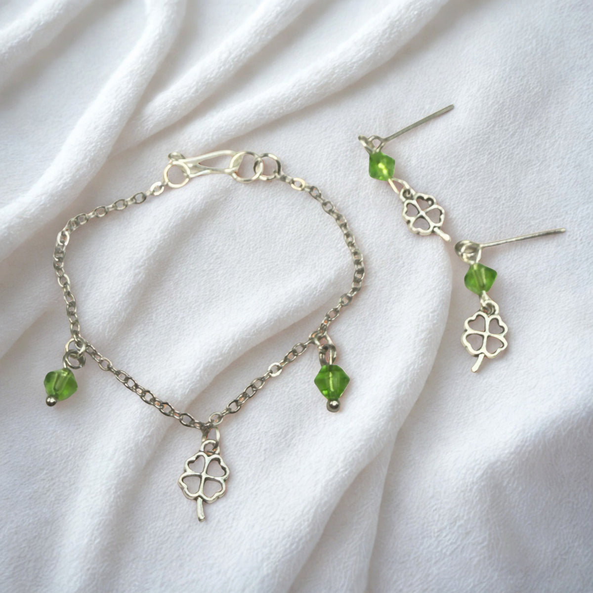  Handmade Doll Jewelry Designed to Fit popular 14 Inch Fashion Dolls: add a stylish lucky Irish touch to your favorite doll!✨

Silver Shamrock Charms Green Crystal Dangles Doll Necklace & Earrings