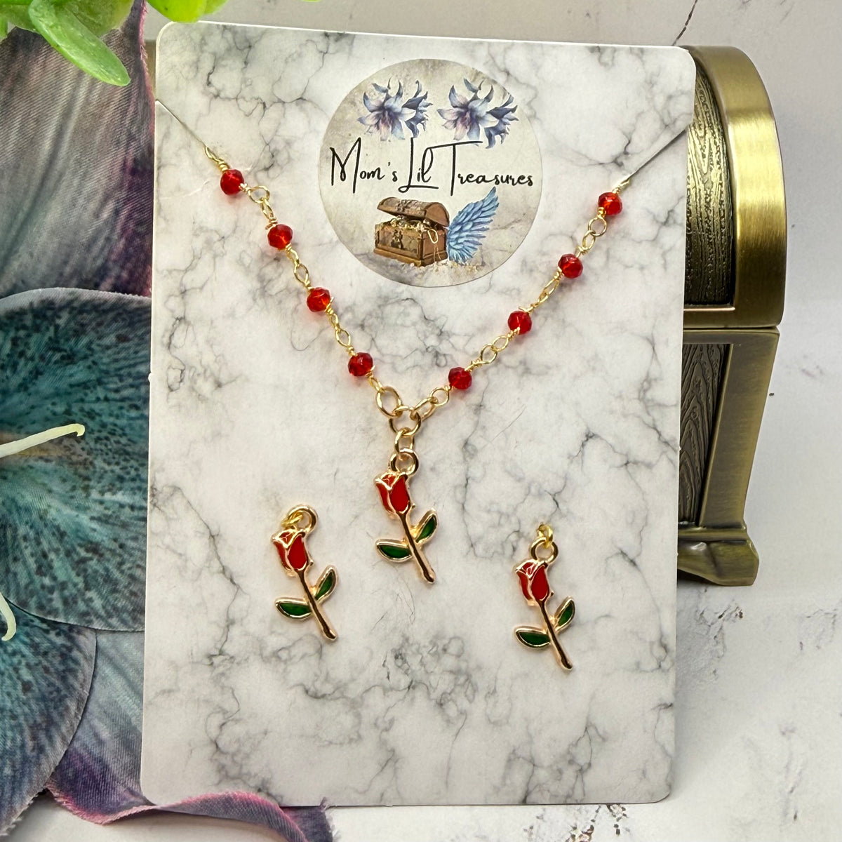 ✨ Handmade Doll Jewelry Designed to Fit popular 18 Inch Fashion Dolls: add a stylish touch to your favorite doll ✨

Single Red Rose Charm Red Glass Crystal Beaded Doll Necklace & Earrings Set