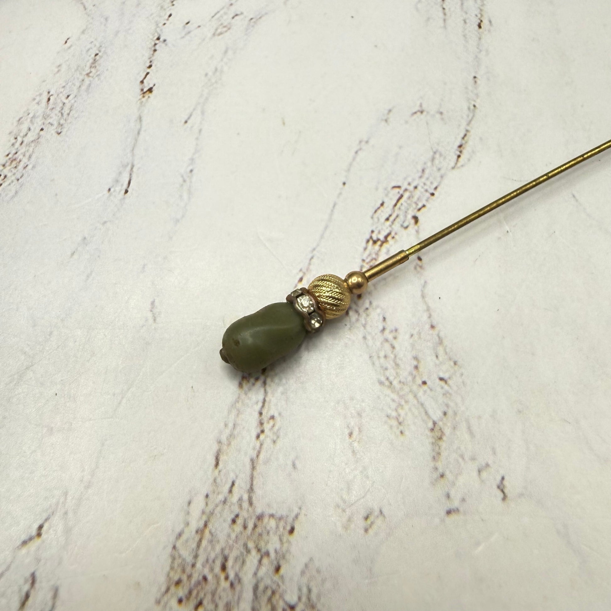 ✨ Handmade Vintage-Inspired Hatpin | Stick Pin | Hat Accessory | Sweater & Hijab Pin | Decorative Jewelry Gift for Her ✨

Small Olive Green Glass Topper - Clear Rhinestone Band - Textured Gold Tone Base Hatpin - 6 Inch