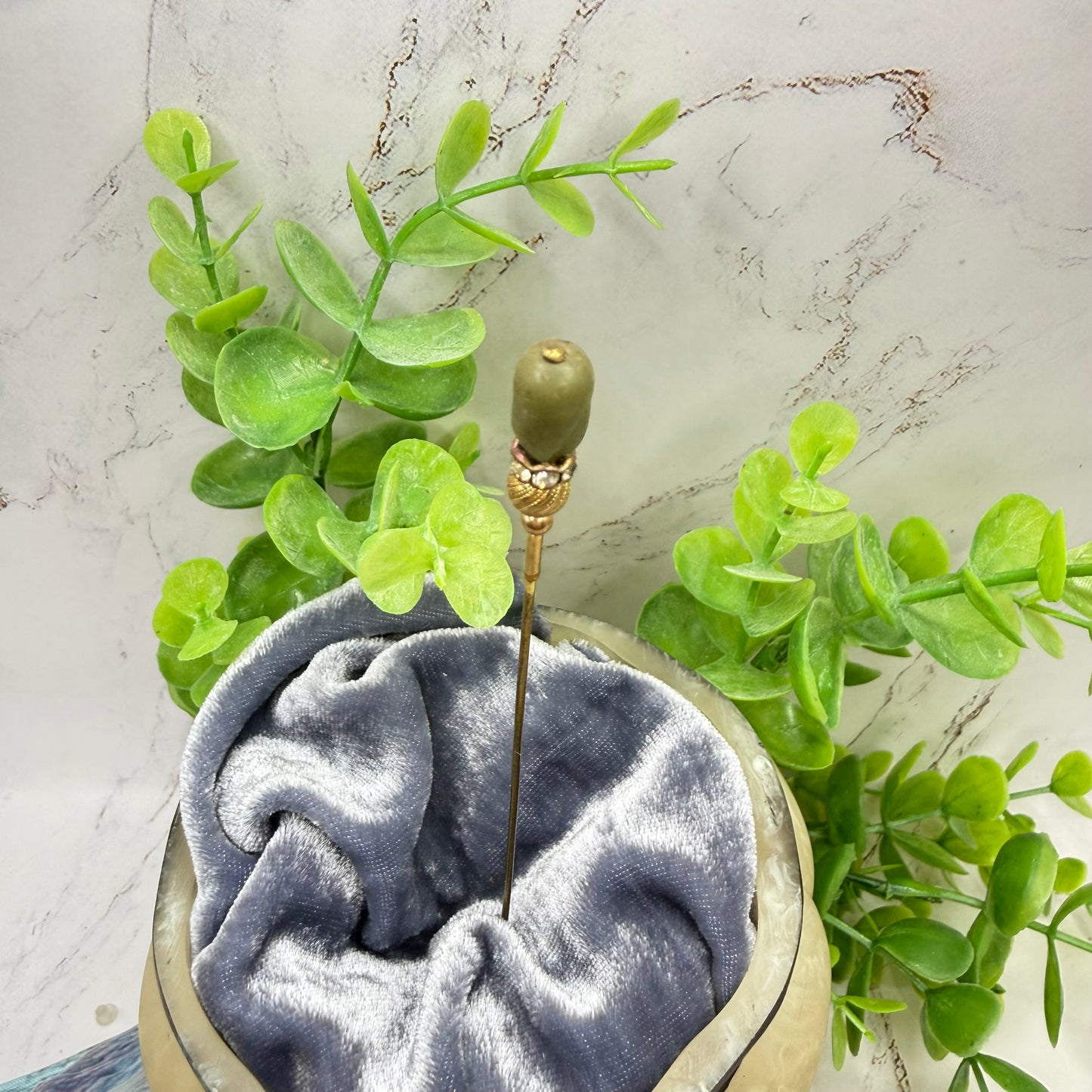 ✨ Handmade Vintage-Inspired Hatpin | Stick Pin | Hat Accessory | Sweater & Hijab Pin | Decorative Jewelry Gift for Her ✨

Olive Green Topper - Clear Rhinestone Band - Textured Gold Tone Base Hatpin - 6 Inch
