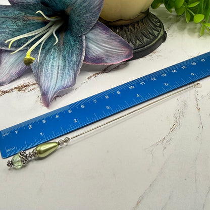 ✨ Handmade Vintage-Inspired Hatpin | Stick Pin | Hat Accessory | Sweater & Hijab Pin | Decorative Jewelry Gift for Her ✨

Teardrop Light Green Faux Pearl & Faceted Glass Crystal Silver Filigree Hatpin - 6 Inch