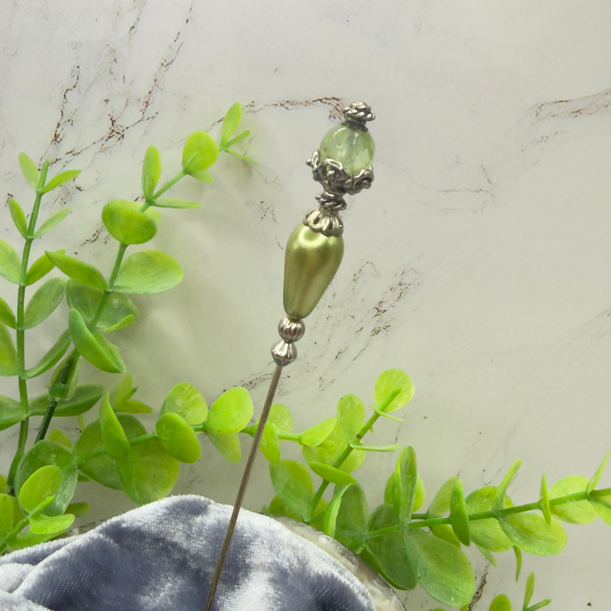 ✨ Handmade Vintage-Inspired Hatpin | Stick Pin | Hat Accessory | Sweater & Hijab Pin | Decorative Jewelry Gift for Her ✨

Teardrop Light Green Faux Pearl & Faceted Glass Crystal Silver Filigree Hatpin - 6 Inch