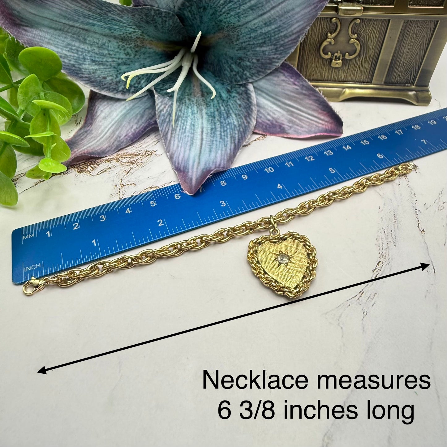 ✨Handmade Jewelry Designed to fit popular 17 to 20 cm (6 to 7 inch) Plushie Labubu Monster Dolls: add a stylish touch to your favorite plushie! ✨

Textured Rope Border Heart Pendant Necklace