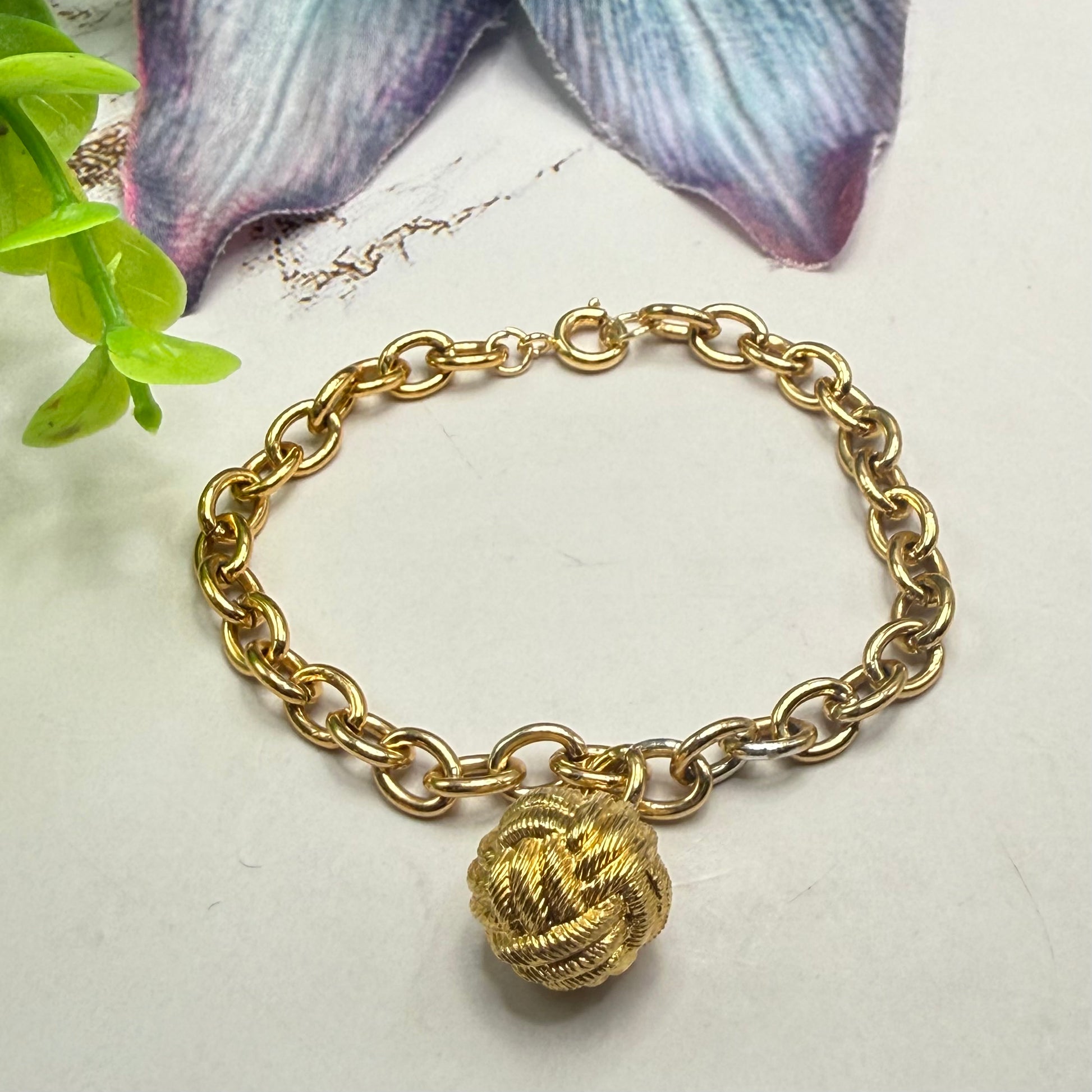 ✨Handmade Jewelry Designed to fit popular 17 to 20 cm (6 to 7 inch) Plushie Labubu Monster Dolls: add a stylish touch to your favorite plushie! ✨

Textured Sphere Pendant Gold Necklace