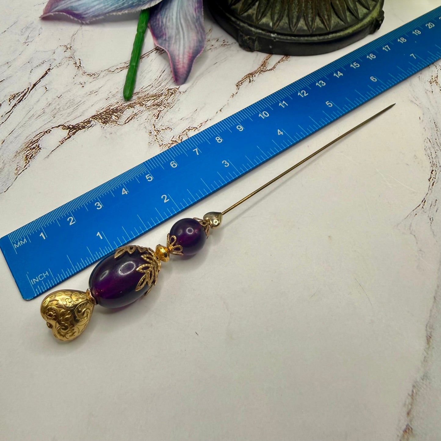 ✨ Handmade Vintage-Inspired Hatpin | Stick Pin | Hat Accessory | Sweater & Hijab Pin | Decorative Jewelry Gift for Her ✨

Deep Purple Class Gold Tone Heart-Shaped Top Finial and Filigree Hatpin • 6 Inch