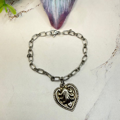 ✨Handmade Jewelry Designed to fit popular 17 to 20 cm (6 to 7 inch) Plushie Labubu Monster Dolls: add a stylish touch to your favorite plushie! ✨

Victorian-style Silver Heart Pendant Paperclip Style Chain Doll Necklace