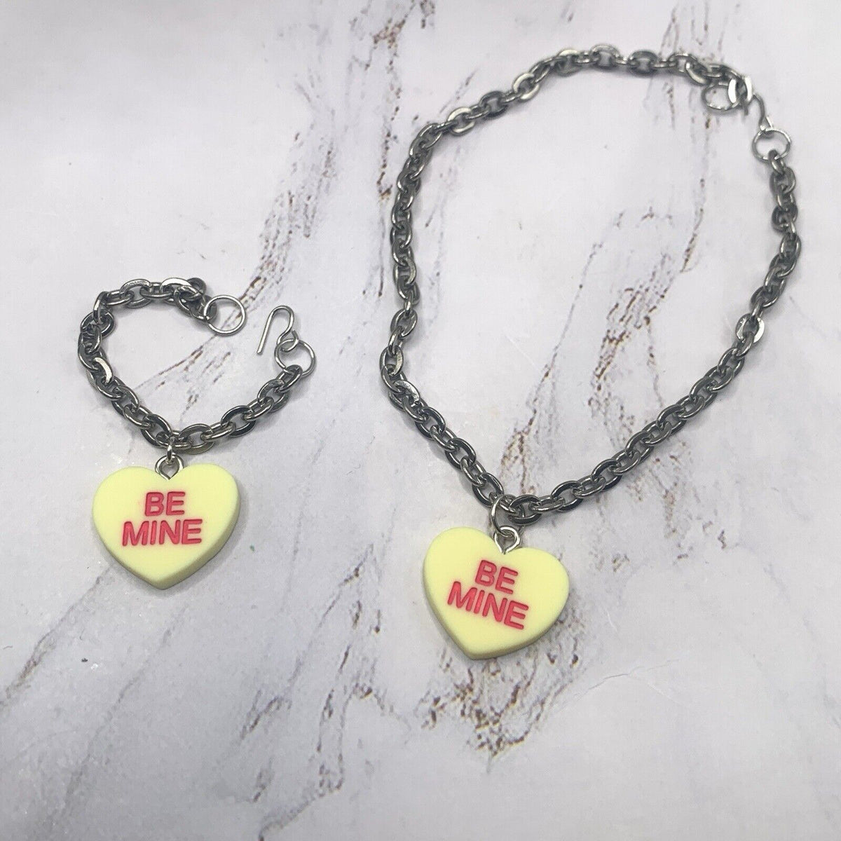 ✨Handmade Doll Jewelry Designed to Fit popular 18 Inch Fashion Dolls: add a stylish touch to your favorite doll!✨

Yellow Acrylic Heart “Be Mine” Charms on Silver tone Chain Necklace Bracelet Set . The necklace measures 9-1/4 inches long and bracelet is 3-3/8 inches long.