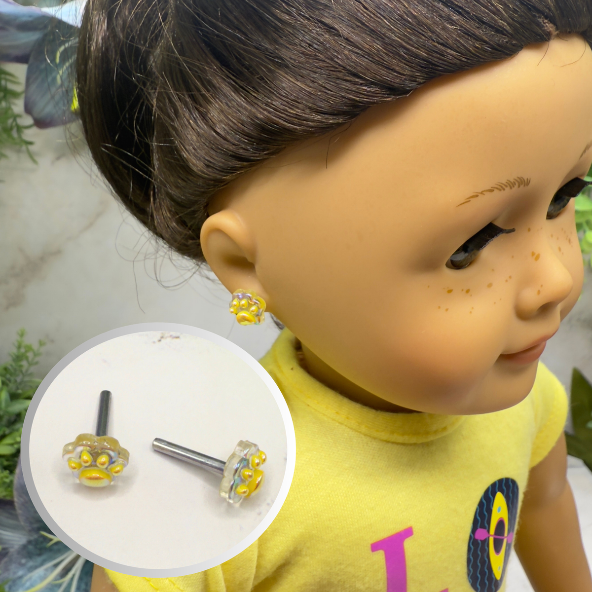✨Handmade Post Doll Earrings (Only fit 2mm drilled pierced ears) Designed to Fit popular 18 Inch Fashion Dolls: add a stylish touch to your favorite doll!✨

Yellow Paw Print Post Doll Earrings