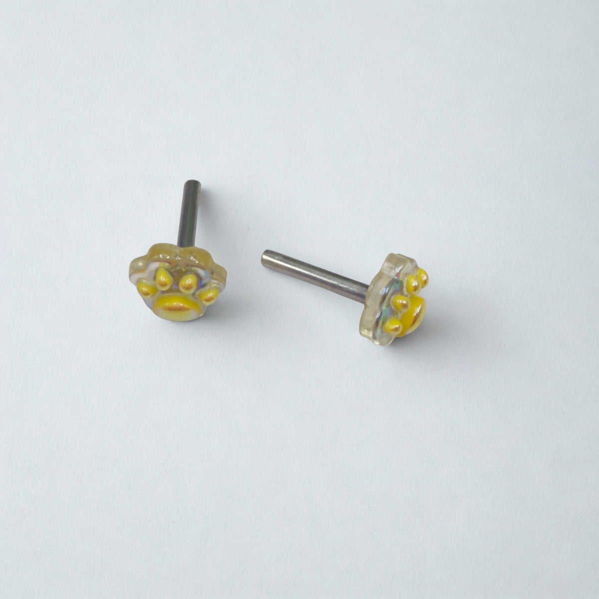 ✨Handmade Post Doll Earrings (Only fit 2mm drilled pierced ears) Designed to Fit popular 18 Inch Fashion Dolls: add a stylish touch to your favorite doll!✨

Yellow Paw Print Post Doll Earrings